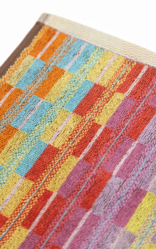 #109_basket-kitchentowel-3.webp
